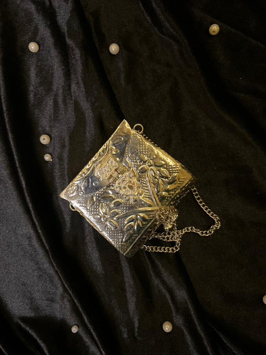 MINI METAL CLUTCH